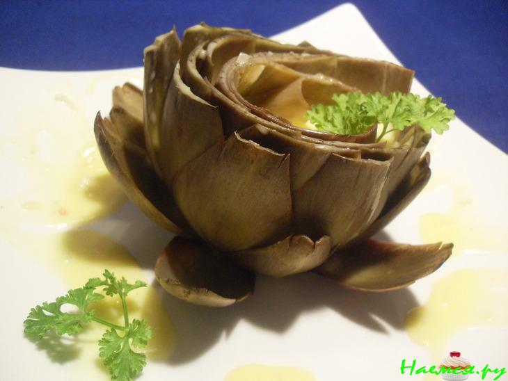 Артишок с винным соусом