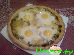 Пицца по-домашнему с глазуньей