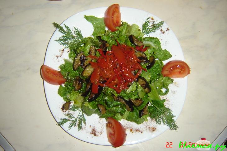 Салат из жареных баклажан с маринованным перчиком 