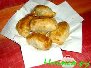 Сырные "пончики" из слоеного теста Сырные "пончики" из слоеного теста