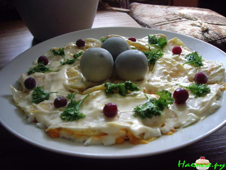 Салат с курицей и чипсами "Гнездышко" Салат с курицей и чипсами "Гнездышко"