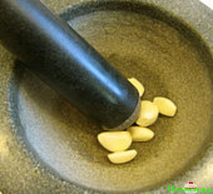 Креветки в кабачковой обёртке с соусом