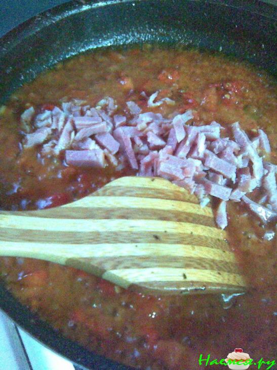 Фокачча с пряными травами и пицца по-русски из того же теста  