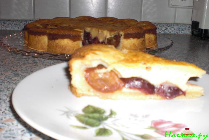 Пирог сливовый с творожной начинкой