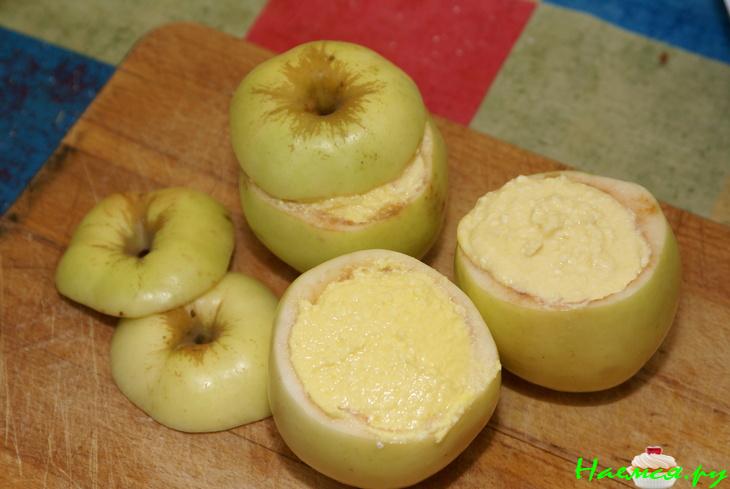 Печеное яблоко с творожной начинкой
