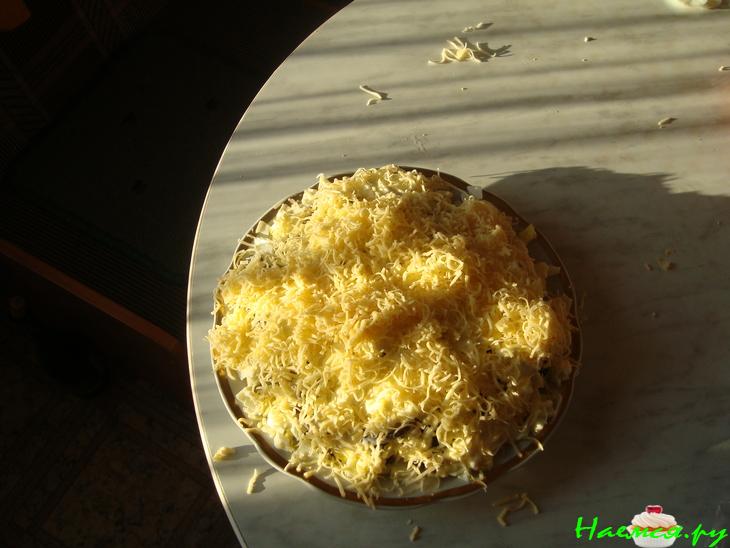 Лосось с грибами и сыром