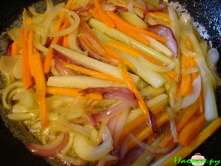 Свиные "лапки" с овощами