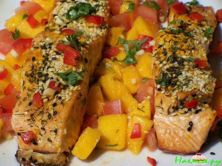 Лосось с манговым сальса  