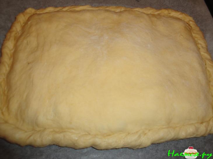 Полуслоёное дрожжевое тесто и пирог из него