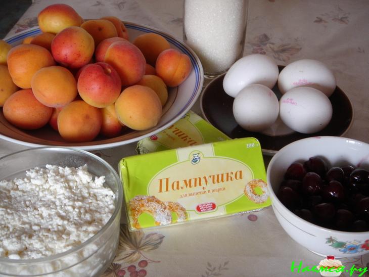 Творожно-абрикосовый пирог с черешней