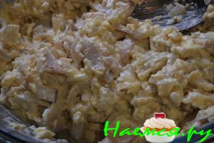 Салат из кальмаров с плавленым и копченым сырами