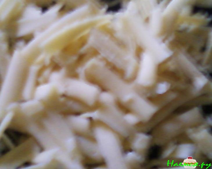 Салат с сырокопчёной колбасой