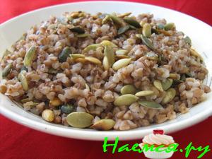 Каша гречневая с тыквенными семечками-вкусный, полезный завтрак