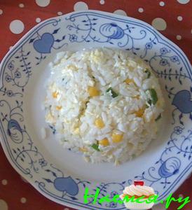 Рис с яйцом и кукурузой