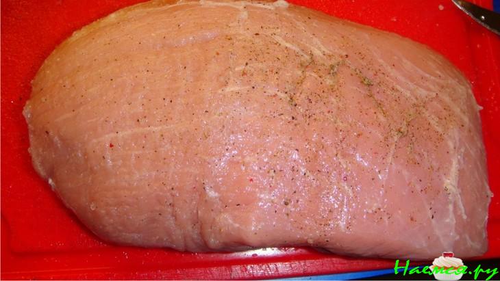 Свиной окорок с куриной печёнкой и вишней