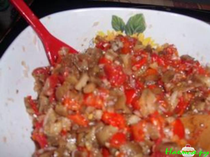 Баклажанная икра с перцем, луком и томатами