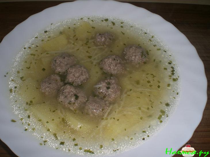 Суп с фрикадельками и вермишелью