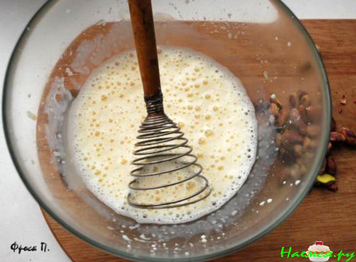 Суп-пюре из курицы с фисташками