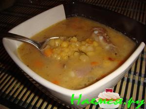 Гороховый суп с копчеными ребрышками