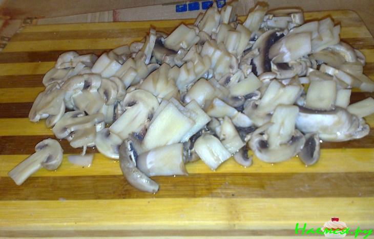 Свинина запечённая с грибами в сметане