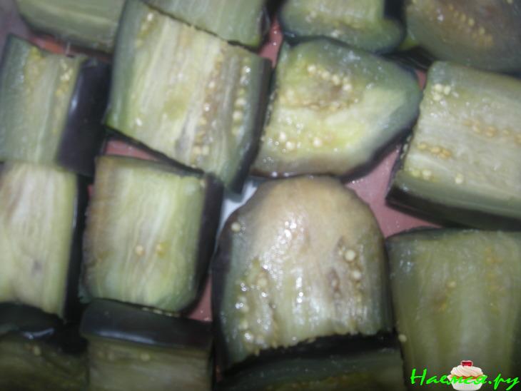 Баклажаны с болгарским перцем в аджике