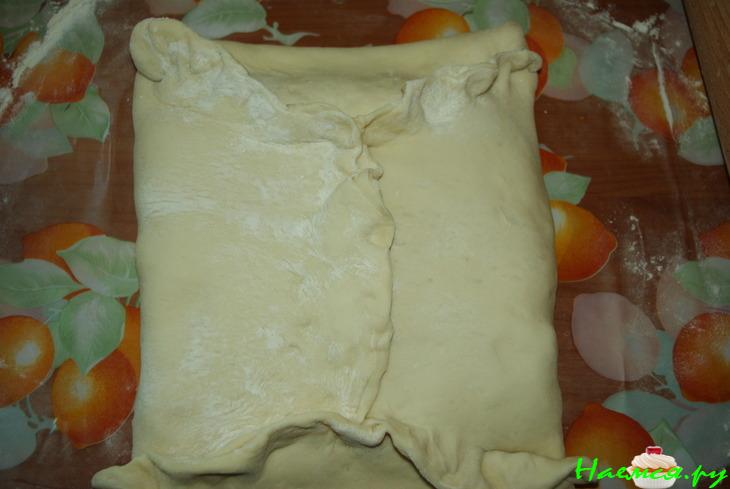 Пирог с картошкой, фаршем и солеными огурчиками