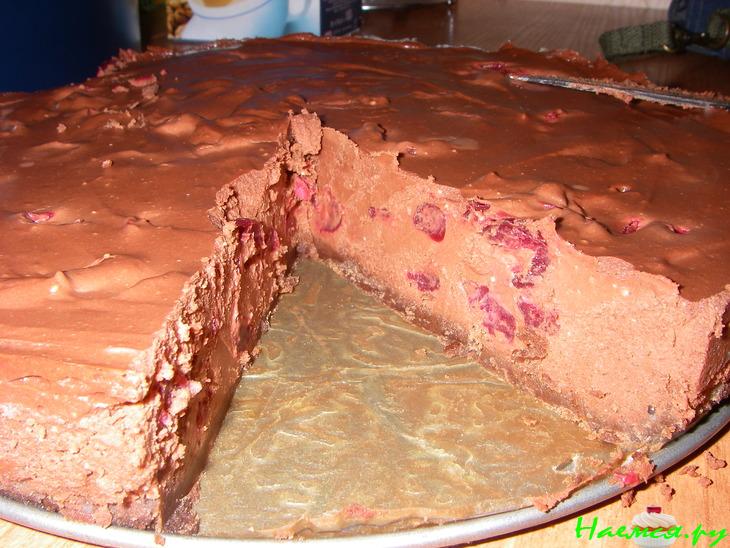 Шоколодный чизкейк с вишней