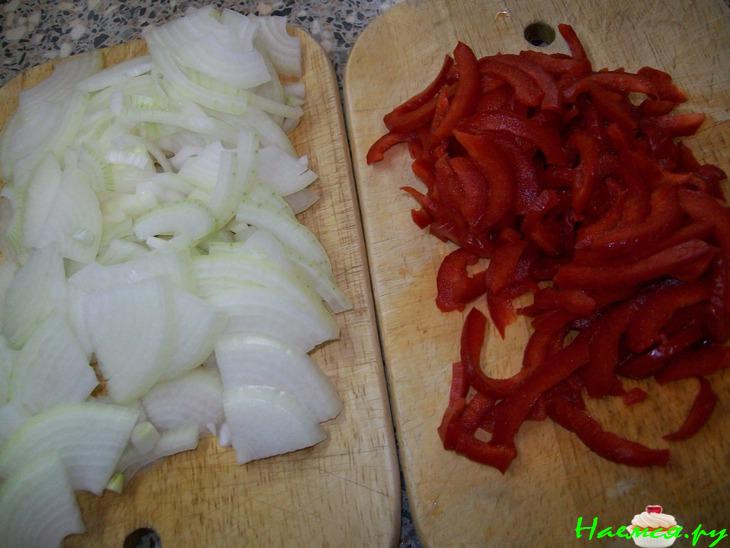 Мидии в восточном стиле и салат из пророщенного маша