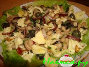 Салат с сулугуни и фасолью