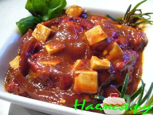 Закуска из печеной паприки с фетой в томатном соусе