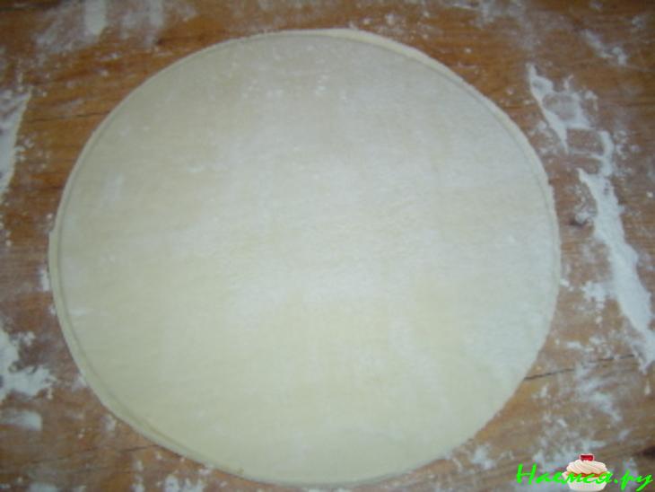 Пирог яблочный с курагой, изюмом и орехами