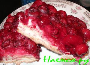 Вишня в пироге