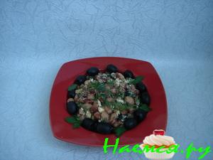 Салат пикантный из фасоли с брынзой