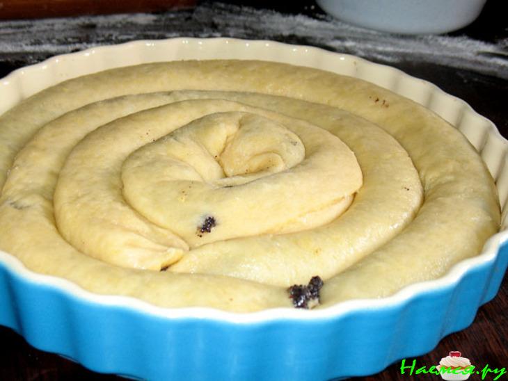 Пирог "Сливово-маковое кольцо" из дрожжевого теста