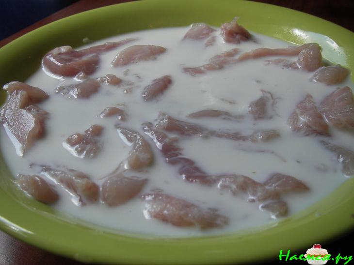 Курица с хрустящей лапшой и кунжутом