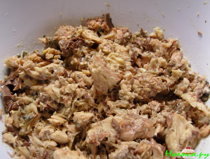 Салат с консервированной рыбой