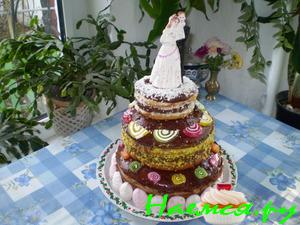 Торт "Праздничный" со сметанным кремом и орехами