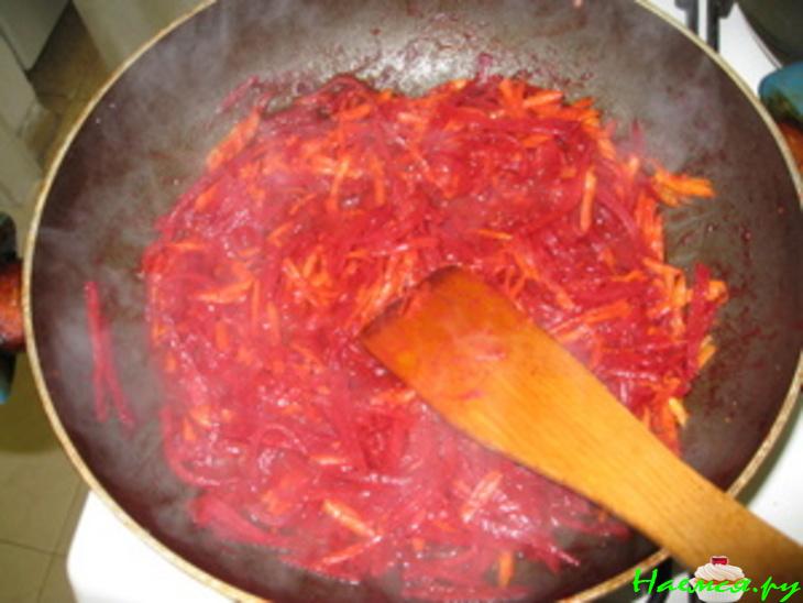 Борщ с фасолью и свекольной ботвой