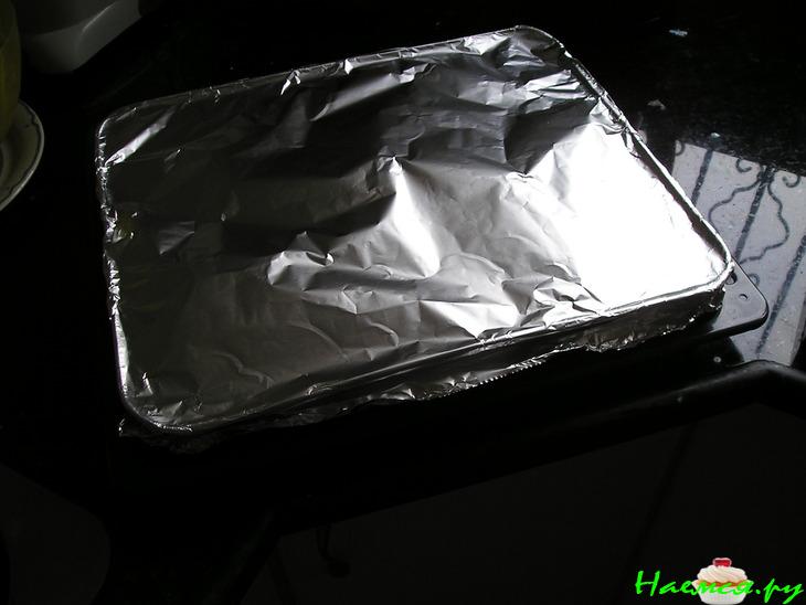 Мясо запеченное с консервированными грибами