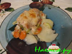 Лосось в горчично-майонезном соусе запечённый с овощами