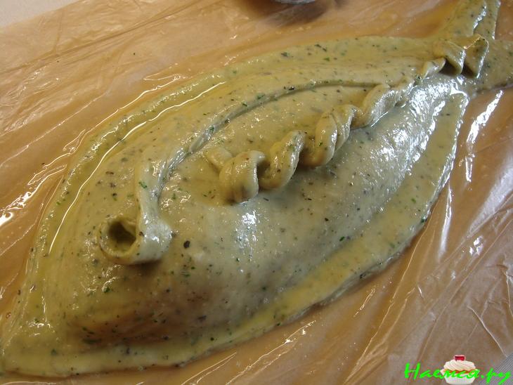 Филе дорадо, запеченное в тесте с ароматными травами