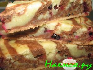 Пирог Зебра с орехами и смородиной