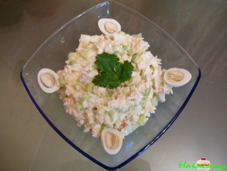Салат "Нептун" с рисом и перепелиными яйцами