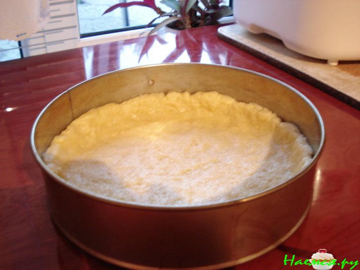 Фруктовый пирог с вишней и йогуртовым кремом