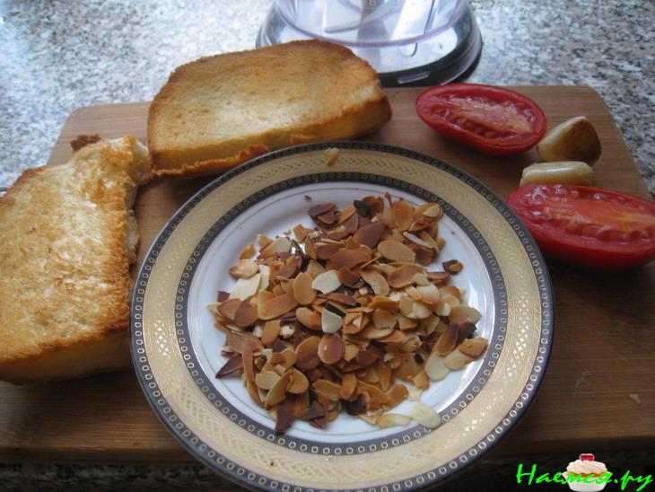 Запеченные креветки с соусом ромеско