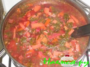 Борщец с зеленью, тушенкой и каперсами