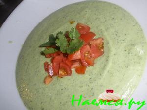 Освежающий кремовый зеленый суп