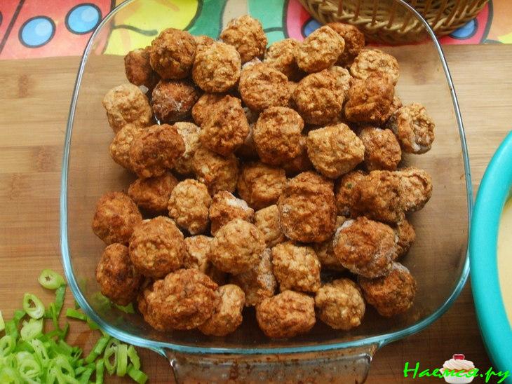 Фрикадельки в соусе