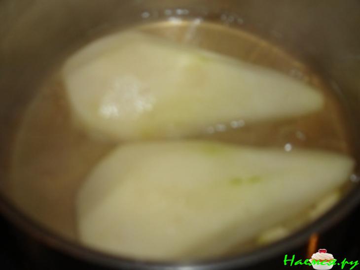 Торт с грушами и белым вином