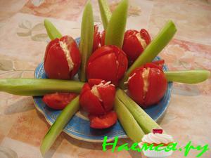 "Тюльпаны" из помидоров